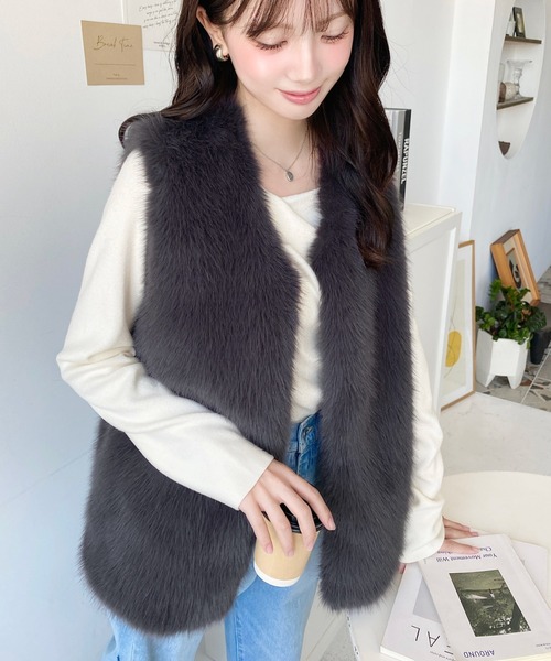 【新品未使用】フェイクファーベスト フェイクファー】女性らしいトレンドコーデが叶う シンプル