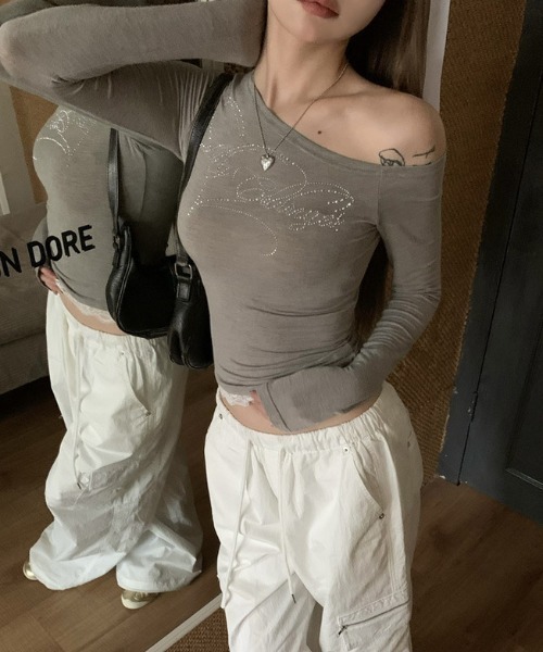 SHEENA（シーナ） tシャツ ラインストーンロゴワンショルトップス/ロン