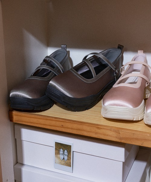 靴 FLATFORM STRAP MARYJANE FLATFORM Z-STRAP MARYJANE 발등을 따라 흐르는 Z라인 스트랩