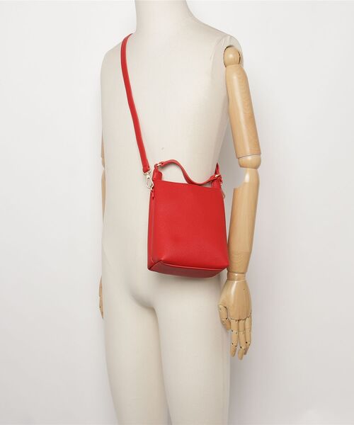 バナナリパブリック 大きめ 新品 レザー ショルダー バッグ 美色 用途多様 BANANA REPUBLIC（バナナリパブリック） ショルダーバッグ バッグ