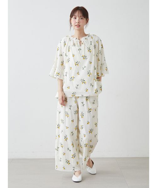 花柄ホワイト長袖パジャマ 長ズボン　上下セット gelato pique（ジェラートピケ） パジャマ ルームウェア フルーツ小花