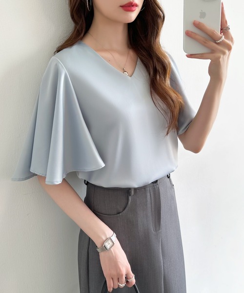 ぷ*こ様 ADORE Vネックリネンブラウス 黒 定価42,900円★ Fit more ブラウス シャツ 「ZOZO限定カラー」Vネックパールギャザー