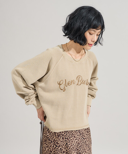 PATOU フロントロゴ クロップド トレーナー PATOU (パトゥ) 裏毛 オーガニックコットン メダイヨンロゴ クロップド