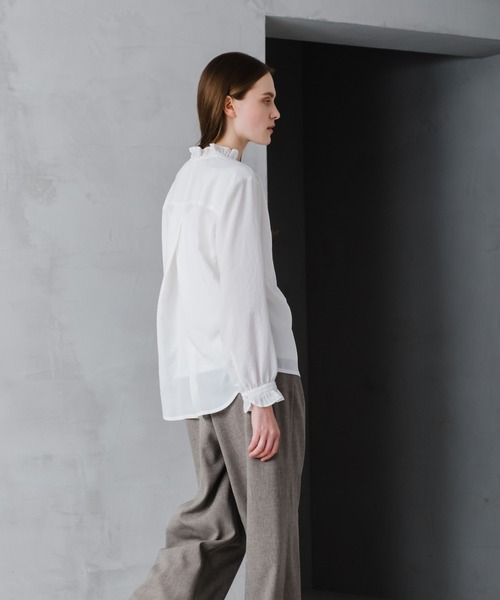 WHYTO. (ホワイト) | FRILL NECK BLOUSE (off white) |   トップス ブラウス お洒落 WHYTO. ホワイト シャツ フリルカラー ブラウス レディース