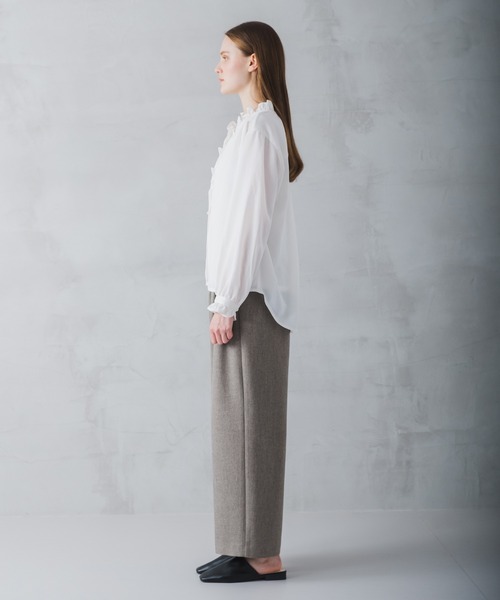 WHYTO. (ホワイト) | FRILL NECK BLOUSE (off white) |   トップス ブラウス お洒落 WHYTO ブラウス シャツ 「WHYTO./ホワイト」フリルネック