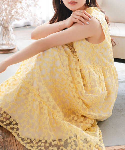 早い者勝ち！透明感花柄シアーワンピース　完売 美品】透明感 花柄刺繍シアーワンピース 完売・レアデザイン