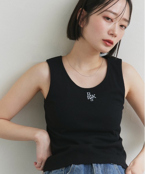 ad thie（アドティエ） タンクトップ ノースリーブ カップ付き ロゴ