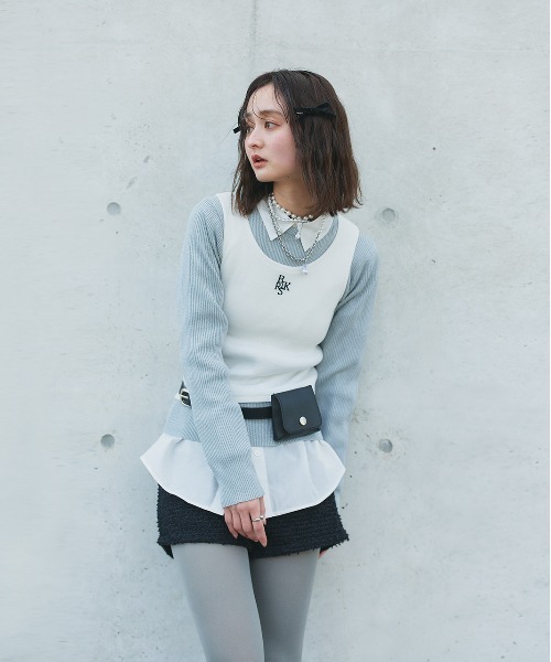 ad thie（アドティエ） タンクトップ ノースリーブ カップ付き ロゴ
