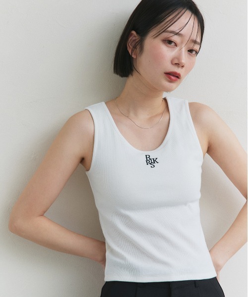 新品未使用　ノベルティ　ニットタンクトップ　ロゴ入り　ホワイト×ブラック ad thie（アドティエ） タンクトップ ノースリーブ カップ付き ロゴ