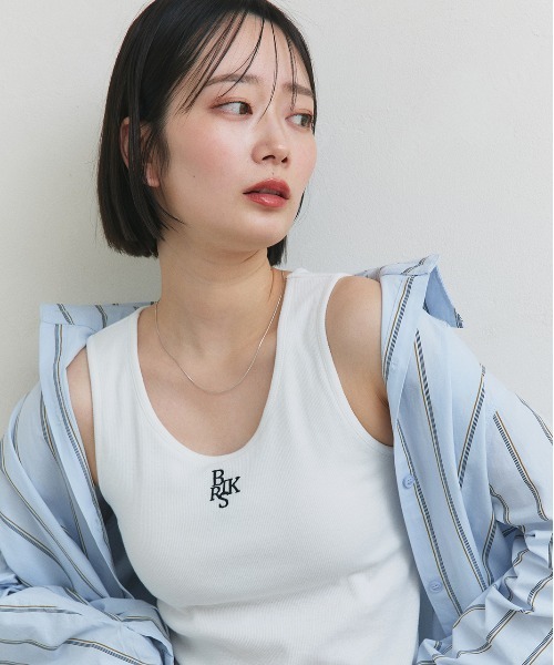 ad thie（アドティエ） タンクトップ ノースリーブ カップ付き ロゴ