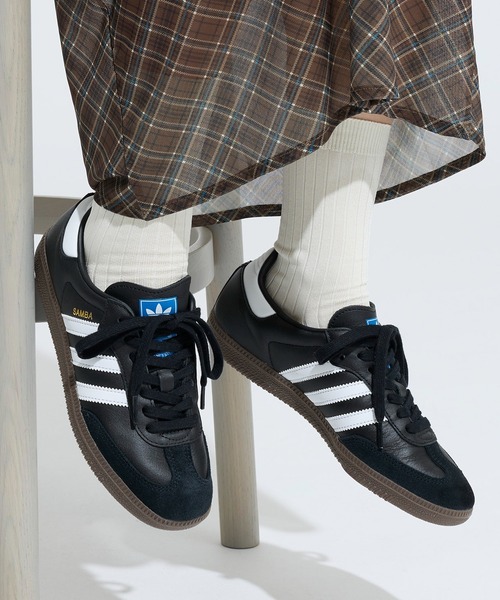 「adidas」 ローカットスニーカー 23.5cm ブラック×ホワイト レディース