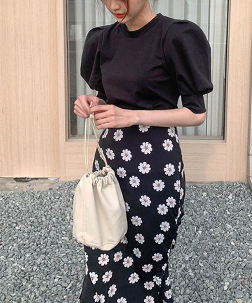 meJane（ミージェーン） セットアップ パフスリーブTシャツ+花柄