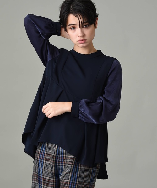 美品　RAW FUDGE ローファッジ　デザイン　ブラウス　長袖　Mサイズぐらい ローファッジ RAW FUDGE ウエストデザインブラウス （サックス