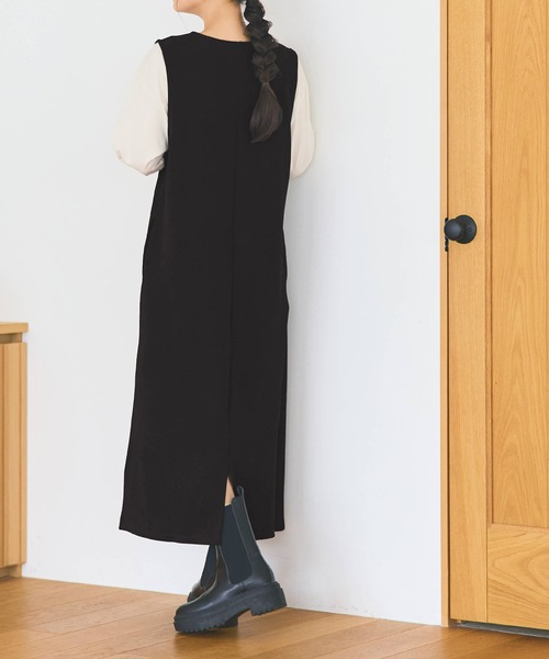 coca（コカ） ジャンパースカート エンボス加工Vネックワンピース