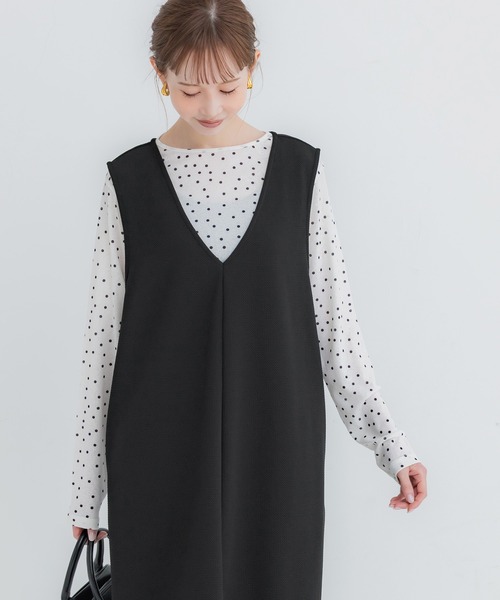 coca（コカ） ジャンパースカート エンボス加工Vネックワンピース