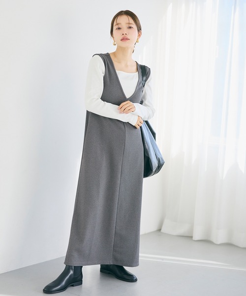 coca（コカ） ジャンパースカート エンボス加工Vネックワンピース