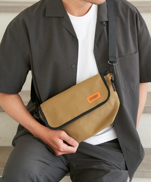 [美品] UNIVERSAL OVERALL ショルダーバック UNIVERSAL OVERALL ショルダーバッグ ユニバーサル