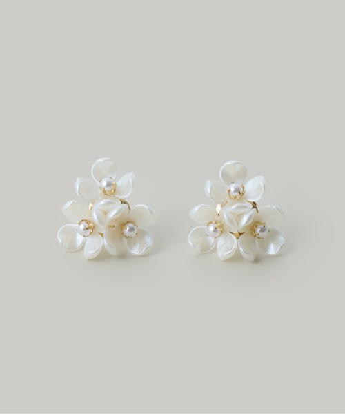 Jolie Toujours（ジョリトゥジュール） ピアス 樹脂パールフラワー