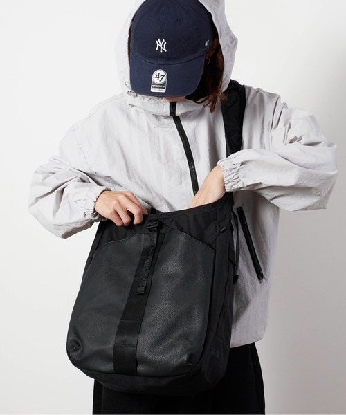 WHITE MOUNTAINEERING（ホワイトマウンテニアリング） ショルダー