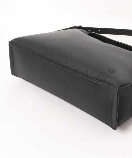 CHARLES & KEITH ショルダーバッグ - ブラック CHARLES ＆ KEITH（チャールズ&キース） ショルダーバッグ バッグ 「本
