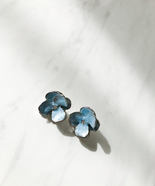 TIMELESS&THREE（タイムレスアンドスリー） ピアス フラワーセンター