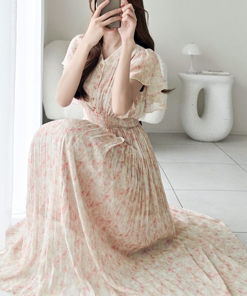 パーティードレス ワンピース 「mily bilet」水彩調の花柄が目を惹く、大人の袖フリルプリーツワンピース（半袖）の画像