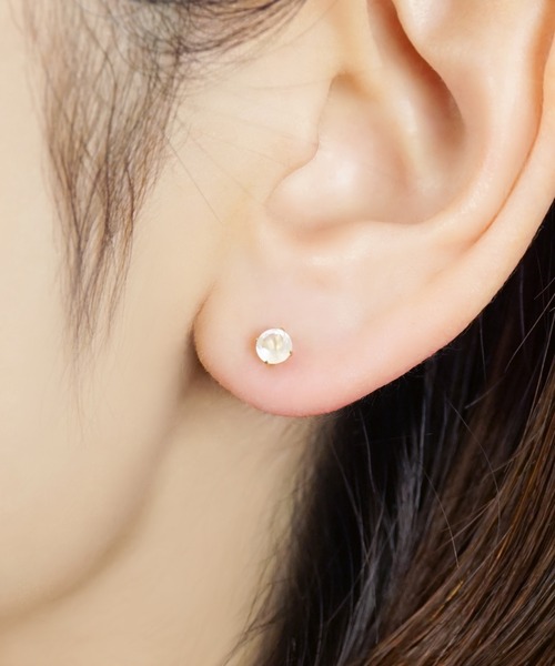 ピアス 「 セカンドピアス」K18 ムーンストーンピアス(4mm) レディースの画像