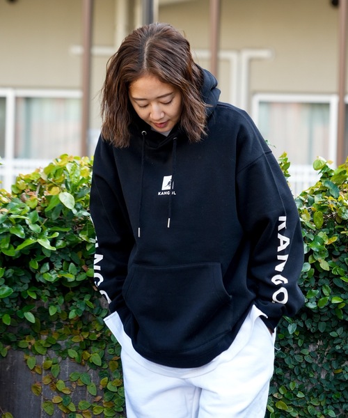 【d.i.a.】ゴールドプリント パーカー 黒/GAL 黒・ブラックのプルオーバーパーカーにプリント・刺繍で1枚から