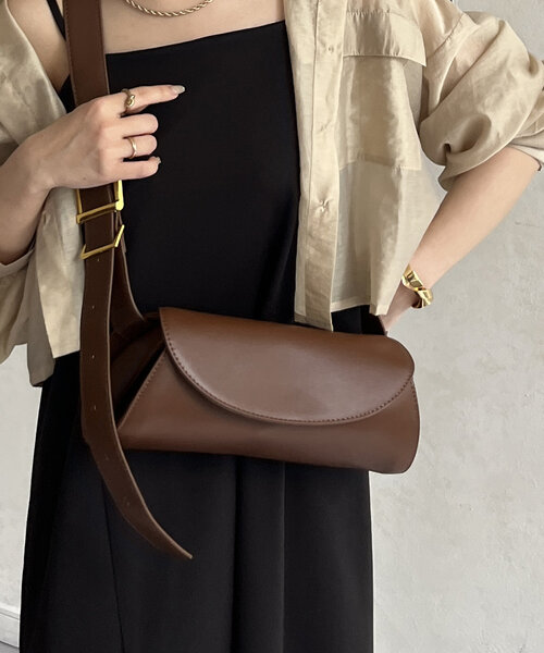 Thevon（ゼヴォン） ショルダーバッグ バッグ 横長フラップショルダー