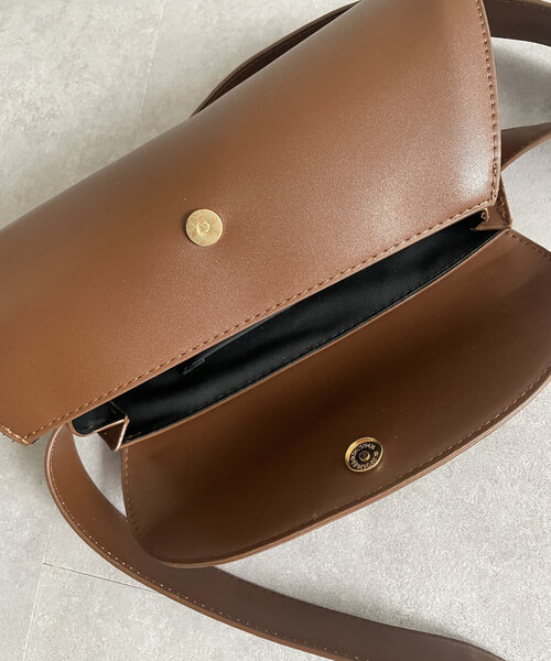 Thevon（ゼヴォン） ショルダーバッグ バッグ 横長フラップショルダー