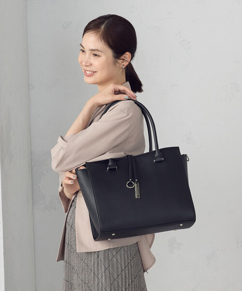 品質のいい MONO COMME CA トートバッグ ロゴプレートトート レディース 乳液・ミルク