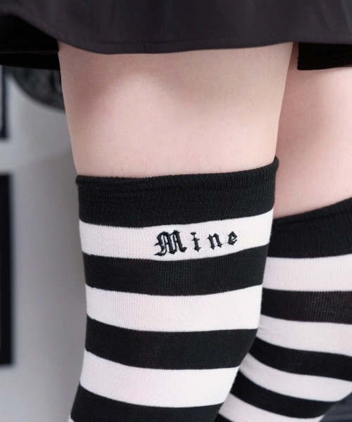 mine by LAFARY 靴下 ボーダー刺繍ソックス「オーバーニー