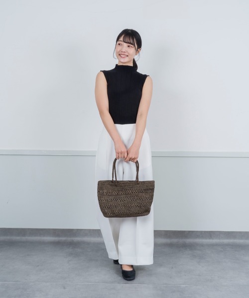 ストラップがユニークなラフィア風素材かごバッグ・トートバッグ MARNI マルニ バッグ カゴバッグ ラフィアエフェクト スモール