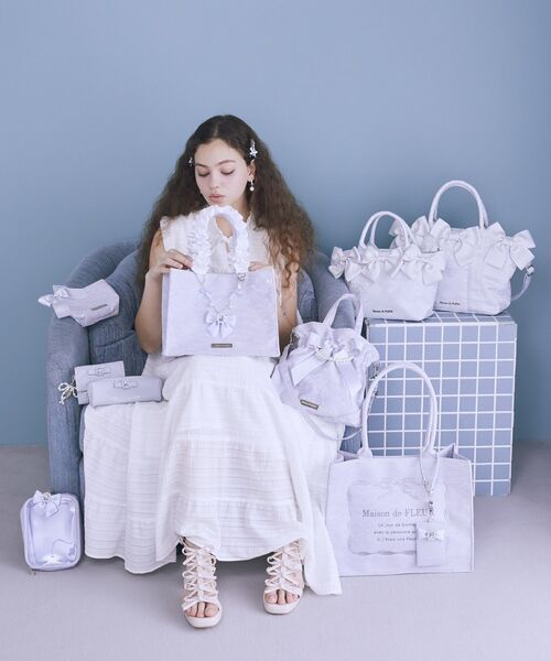 Maison de FLEUR（メゾンドフルール） ポーチ ブルーマニアロング