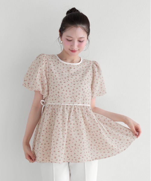 Fit more バルーン袖チェリーチェックぺプラムトップス Fit more（フィットモア） バルーン袖チェリーチェックペプラム