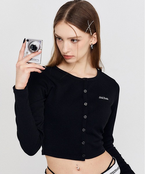 カーディガン ODD STUDIO(オッドスタジオ)/Odd Signature Logo button crop cardigan/シグネチャーロゴ ODD STUDIO カーディガン STUDIO(オッドスタジオ)/Odd Signature
