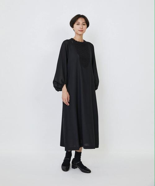 美品【pas de calais】幾何学ローケツ染めワンピース 日本製 黒 サテンジョーゼット プリーツワンピース （ロング・マキシ丈ワンピース