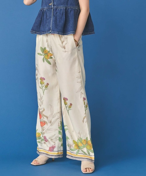 ワイドパンツ パンツ プリントローンボタニカルワイドパンツ レディースの画像