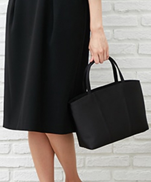 CARETTE（カレット） ハンドバッグ たっぷり入る切替えデザインの