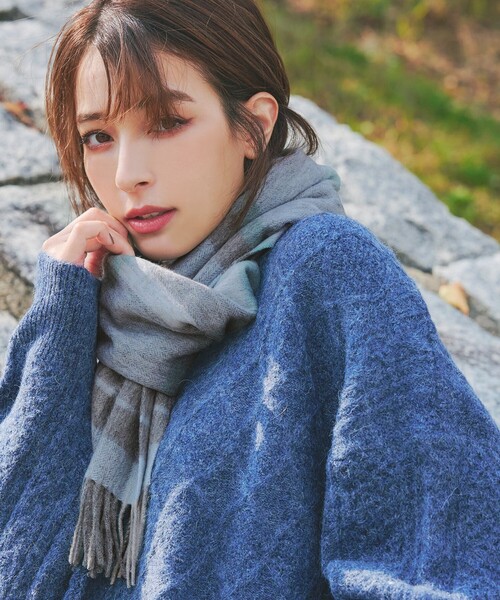 FENDI ウール100% マフラー フリンジ付き FENDI ウール100% マフラー フリンジ付き