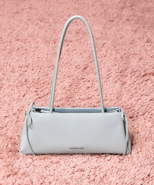 CHARLES&KEITH ショルダーバッグ　スワロフスキーコラボ CHARLES & KEITH フロントフラップ チェーンハンドルクロス