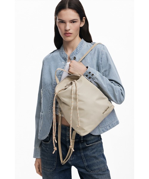 ♦Desigual♦ コンパクト　 ミニリュックバックパック 　新品・未使用品♥ デシグアル Desigual 刺繍 ミニバックパック （ホワイト