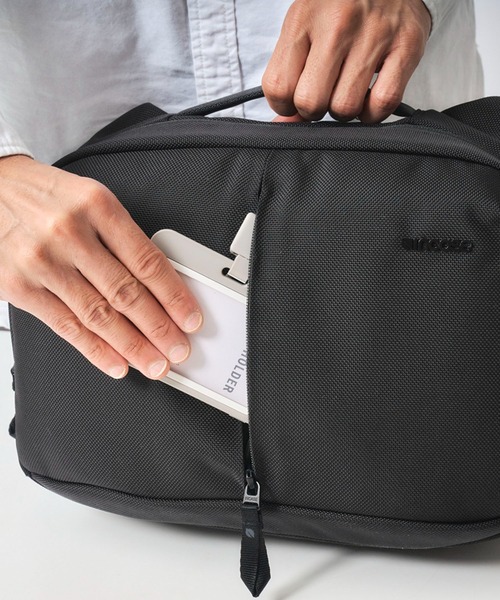incase（インケース） ショルダーバッグ Tracks Sling メンズ