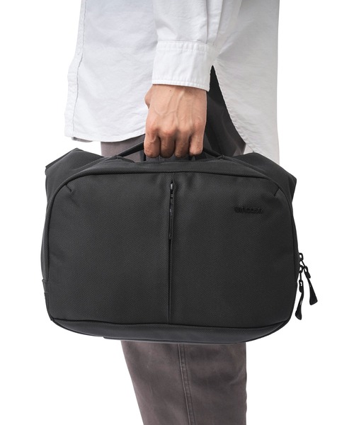 incase（インケース） ショルダーバッグ Tracks Sling メンズ