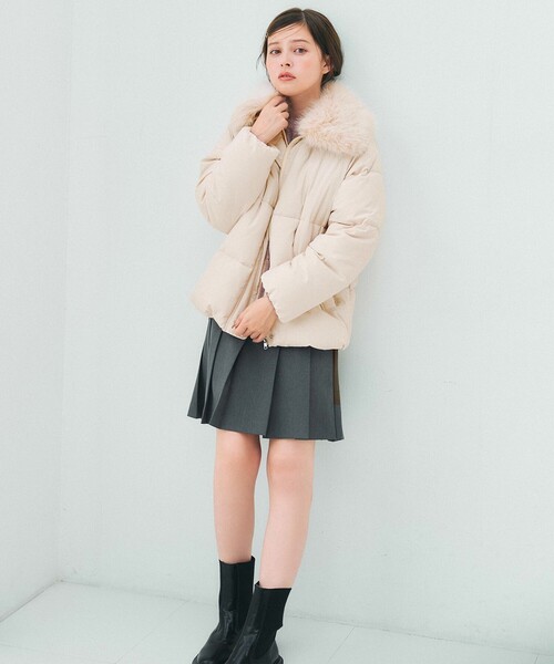 美品デュベチカファーフード付き ベージュ ダウンベスト 44 Feroux（フェルゥ） ダウンベスト ベスト ファーカラー付き・ダウン