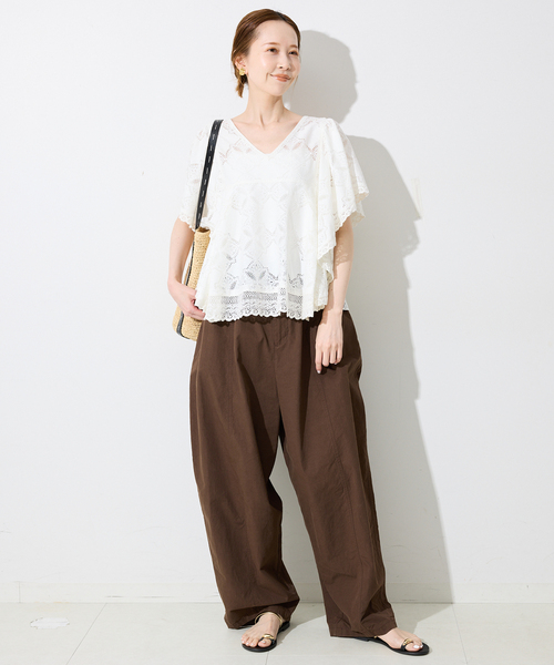 23AW SLOBE IENA ドットプリントVネックスタンドフリルブラウス SLOBE IENA（スローブイエナ）の「ドットプリントVネック