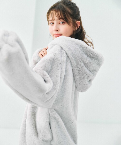 美品✩本物✩ムートンコート✩柔らか✩フード有り✩ファーコート✩軽い Feroux（フェルゥ） ムートンコート ボアコート フード付きフェイク