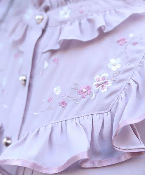 axes femme（アクシーズ ファム） ブラウス シャツ 桜刺繍スタンド