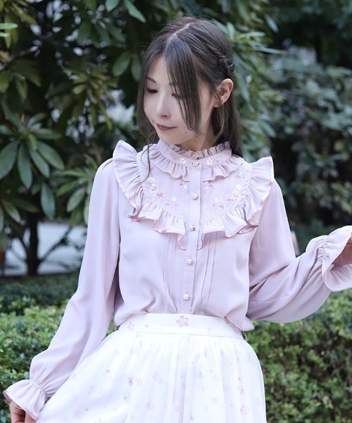 axes femme（アクシーズ ファム） ブラウス シャツ 桜刺繍スタンド