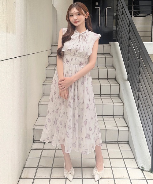 ワンピース リボンタイフラワーワンピースの画像